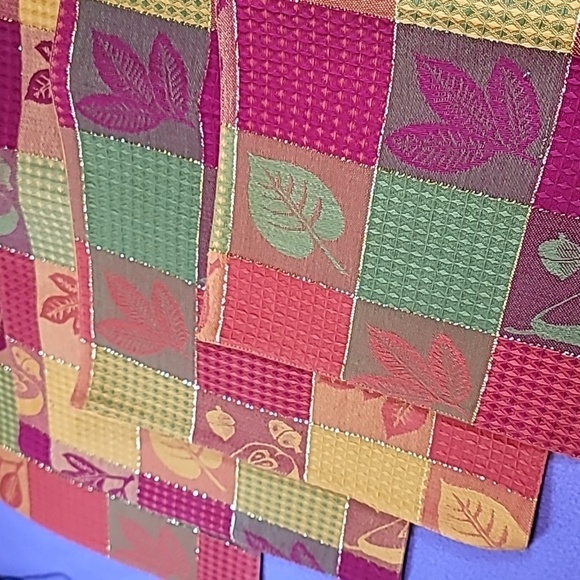 0719. NWTs ~ Harvest Blaze Waffle Napkins (4) & Placemats (4)~ Beautiful ๐ - Picture 3 of 9